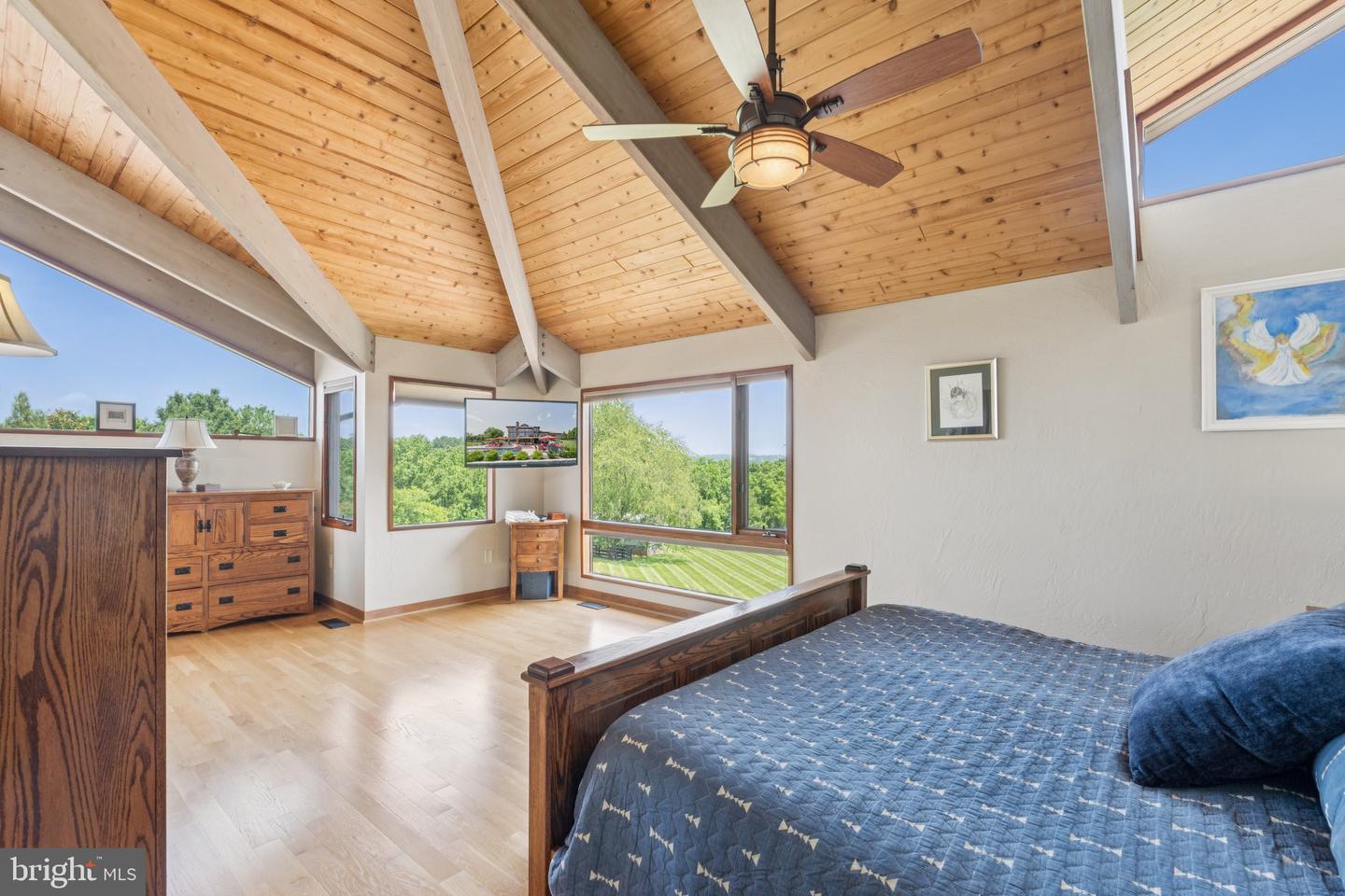 15724 TRAPSHIRE CT, WATERFORD, Virginia 20197, 4 Bedrooms Bedrooms, ,3 BathroomsBathrooms,Residential,For sale,15724 TRAPSHIRE CT,VALO2099134 MLS # VALO2099134