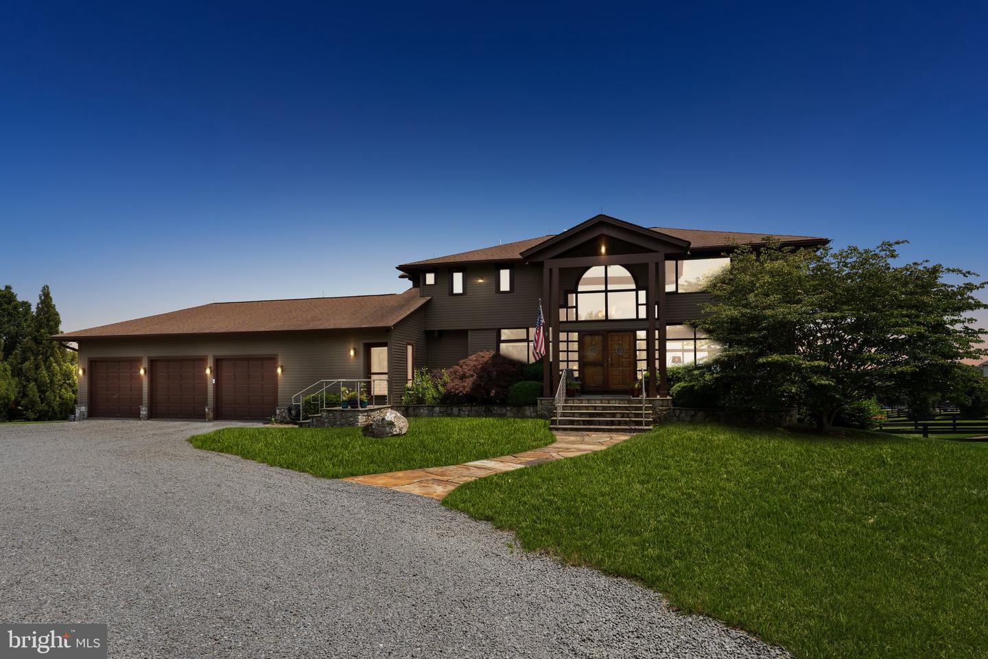 15724 TRAPSHIRE CT, WATERFORD, Virginia 20197, 4 Bedrooms Bedrooms, ,3 BathroomsBathrooms,Residential,For sale,15724 TRAPSHIRE CT,VALO2099134 MLS # VALO2099134