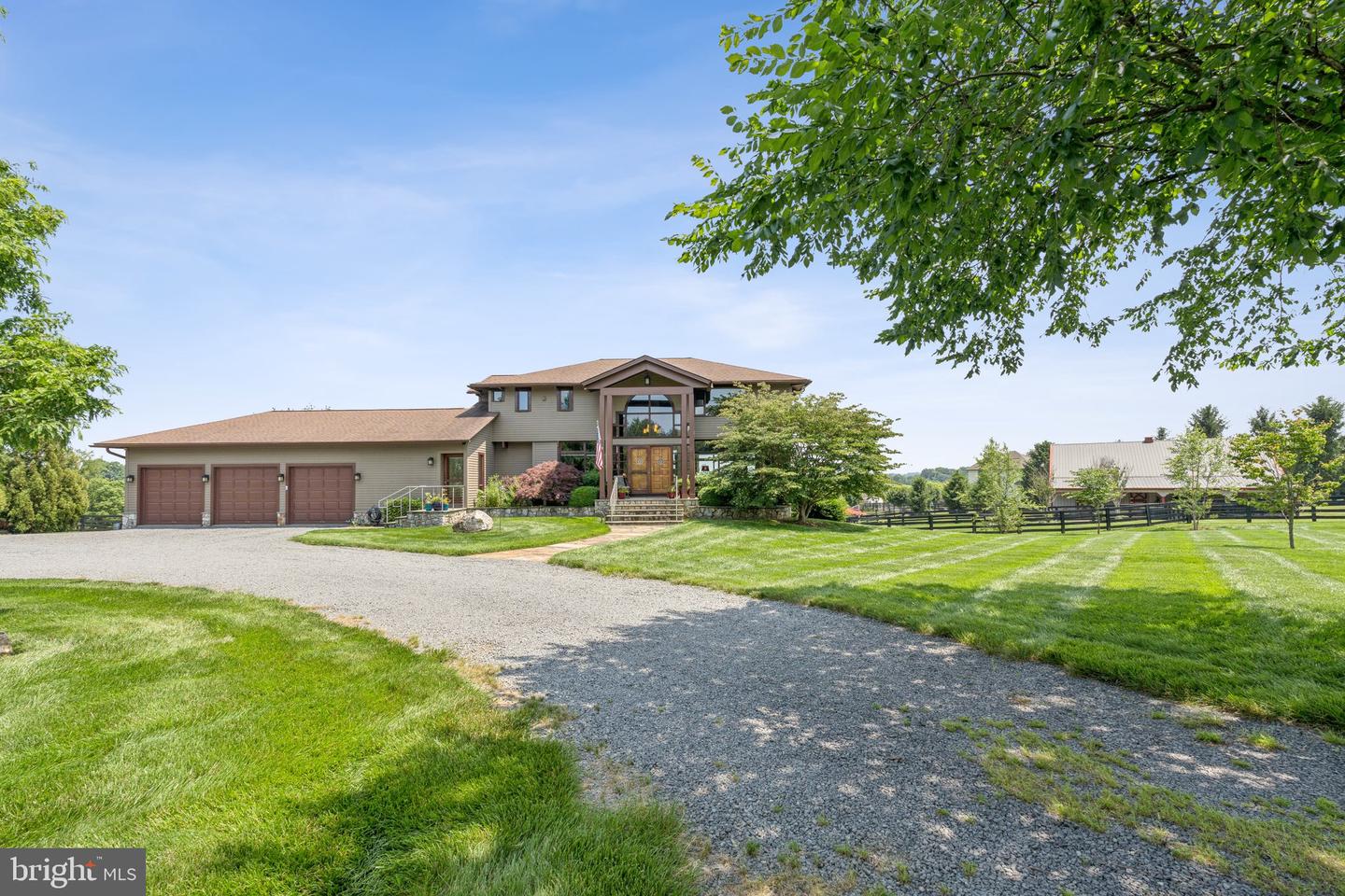 15724 TRAPSHIRE CT, WATERFORD, Virginia 20197, 4 Bedrooms Bedrooms, ,3 BathroomsBathrooms,Residential,For sale,15724 TRAPSHIRE CT,VALO2099134 MLS # VALO2099134