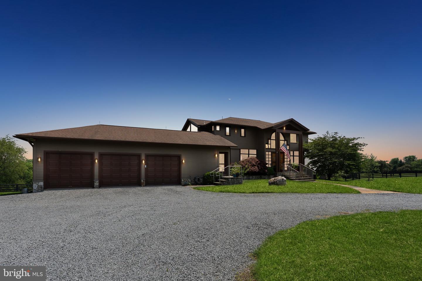 15724 TRAPSHIRE CT, WATERFORD, Virginia 20197, 4 Bedrooms Bedrooms, ,3 BathroomsBathrooms,Residential,For sale,15724 TRAPSHIRE CT,VALO2099134 MLS # VALO2099134