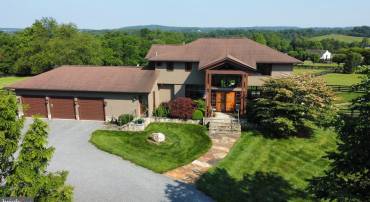 15724 TRAPSHIRE CT, WATERFORD, Virginia 20197, 4 Bedrooms Bedrooms, ,3 BathroomsBathrooms,Residential,For sale,15724 TRAPSHIRE CT,VALO2099134 MLS # VALO2099134