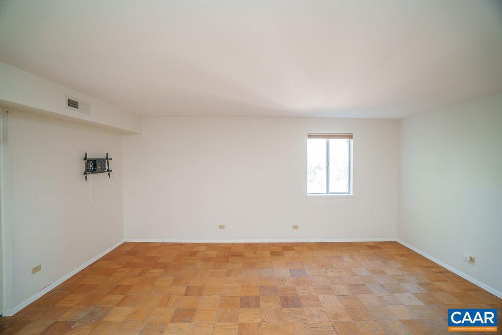 511 N 1ST ST #301, CHARLOTTESVILLE, Virginia 22903, 3 Bedrooms Bedrooms, ,2 BathroomsBathrooms,Residential,For sale,511 N 1ST ST #301,665603 MLS # 665603