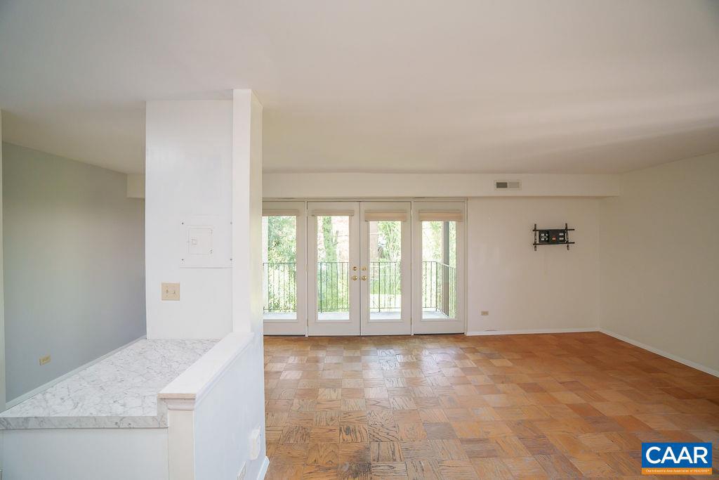 511 N 1ST ST #301, CHARLOTTESVILLE, Virginia 22903, 3 Bedrooms Bedrooms, ,2 BathroomsBathrooms,Residential,For sale,511 N 1ST ST #301,665603 MLS # 665603