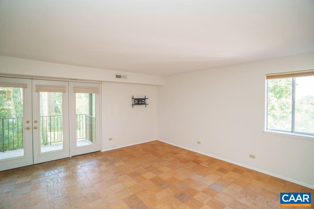 511 N 1ST ST #301, CHARLOTTESVILLE, Virginia 22903, 3 Bedrooms Bedrooms, ,2 BathroomsBathrooms,Residential,For sale,511 N 1ST ST #301,665603 MLS # 665603