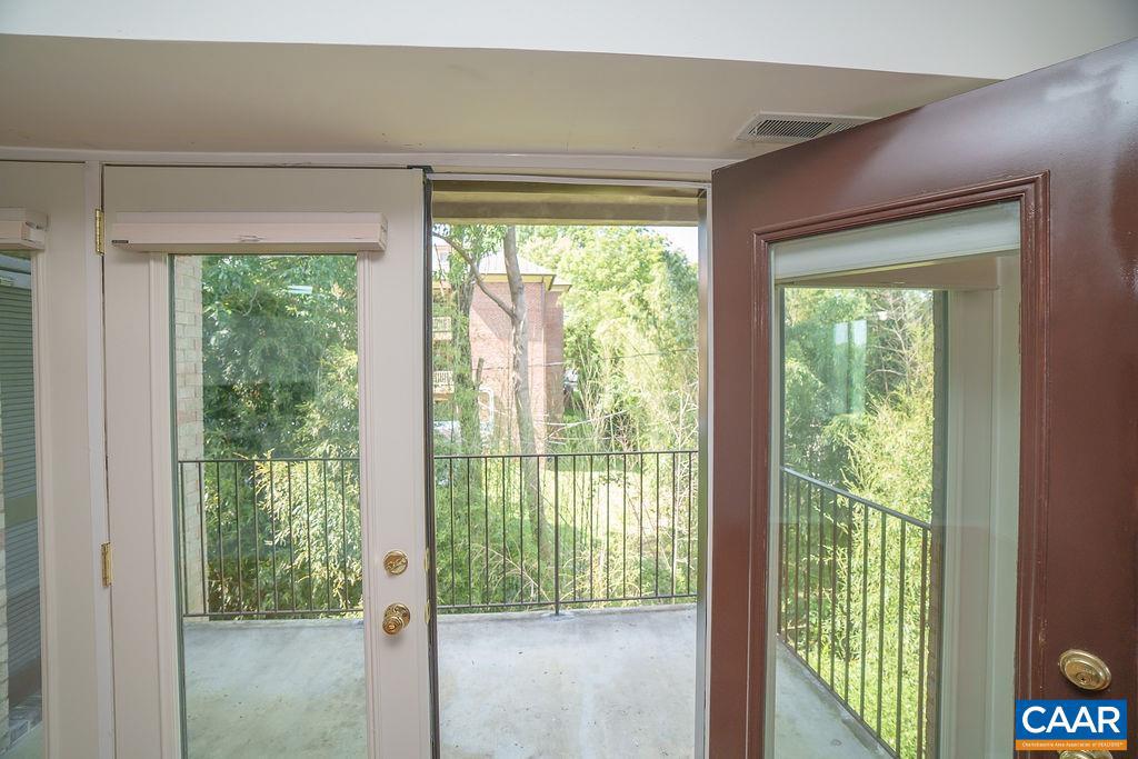 511 N 1ST ST #301, CHARLOTTESVILLE, Virginia 22903, 3 Bedrooms Bedrooms, ,2 BathroomsBathrooms,Residential,For sale,511 N 1ST ST #301,665603 MLS # 665603