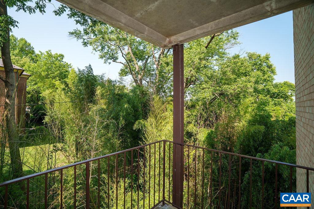 511 N 1ST ST #301, CHARLOTTESVILLE, Virginia 22903, 3 Bedrooms Bedrooms, ,2 BathroomsBathrooms,Residential,For sale,511 N 1ST ST #301,665603 MLS # 665603