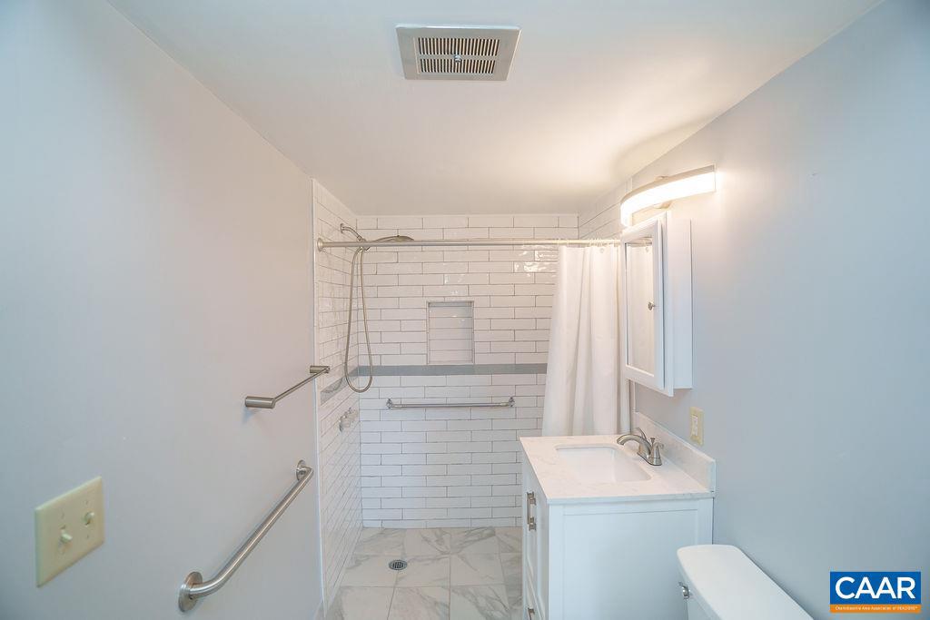 511 N 1ST ST #301, CHARLOTTESVILLE, Virginia 22903, 3 Bedrooms Bedrooms, ,2 BathroomsBathrooms,Residential,For sale,511 N 1ST ST #301,665603 MLS # 665603