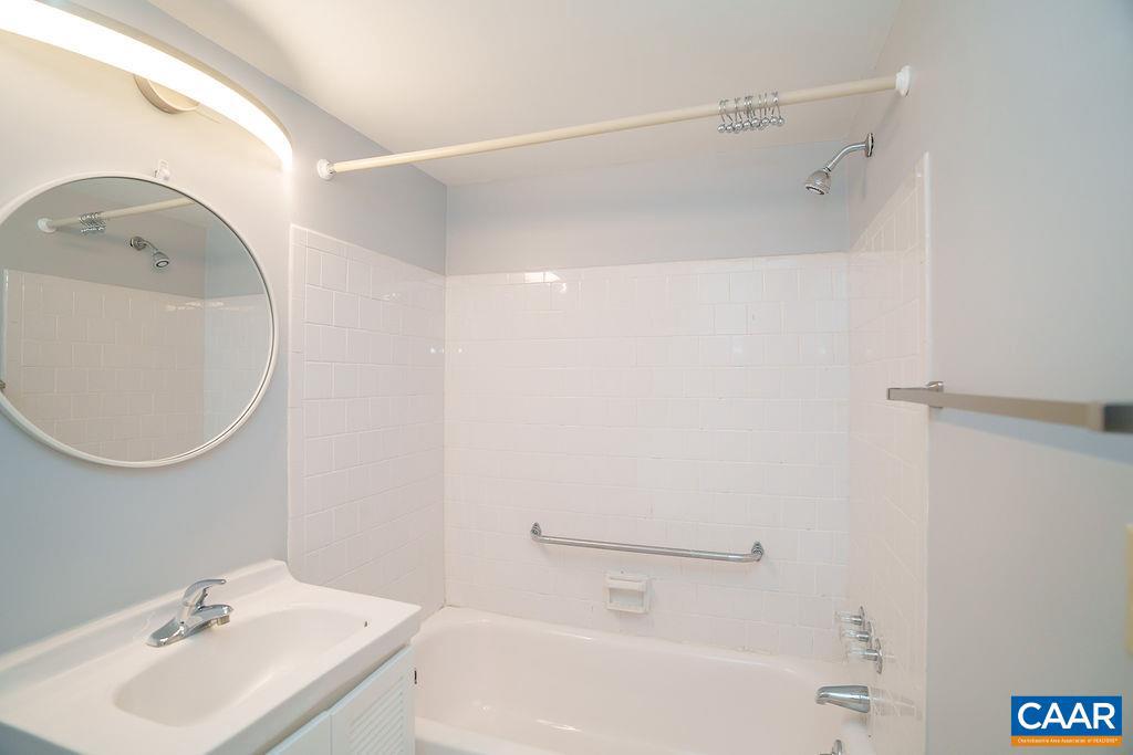 511 N 1ST ST #301, CHARLOTTESVILLE, Virginia 22903, 3 Bedrooms Bedrooms, ,2 BathroomsBathrooms,Residential,For sale,511 N 1ST ST #301,665603 MLS # 665603