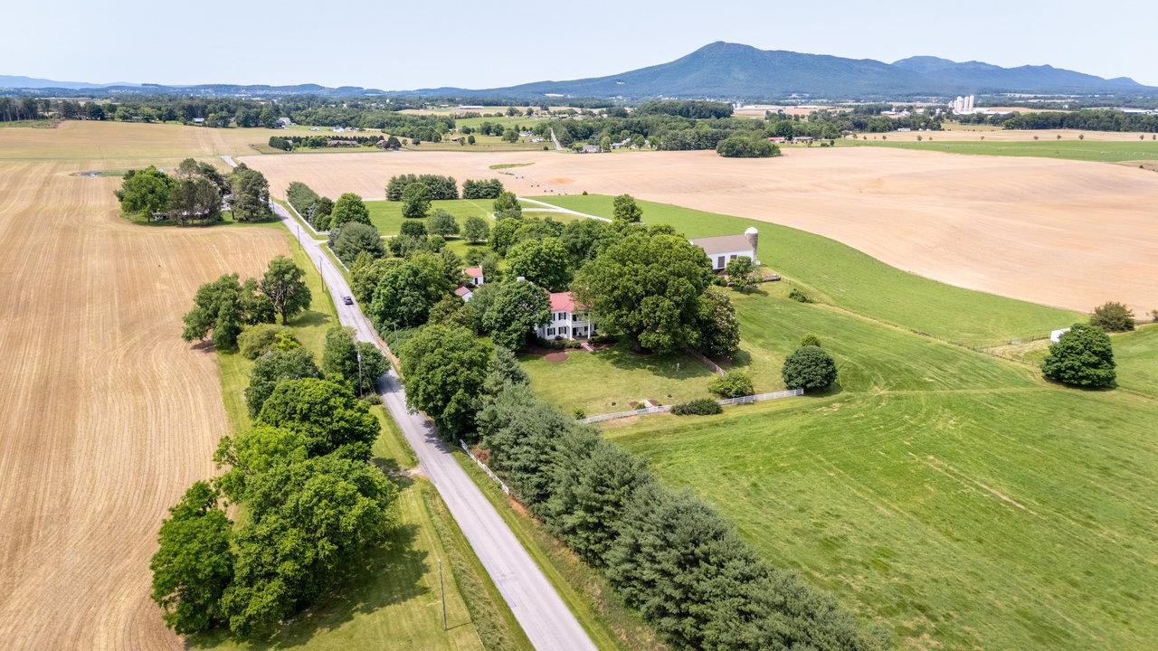 5375 LYNNWOOD RD, PORT REPUBLIC, Virginia 24471, 5 Bedrooms Bedrooms, ,3 BathroomsBathrooms,Residential,Bogota,5375 LYNNWOOD RD,665621 MLS # 665621