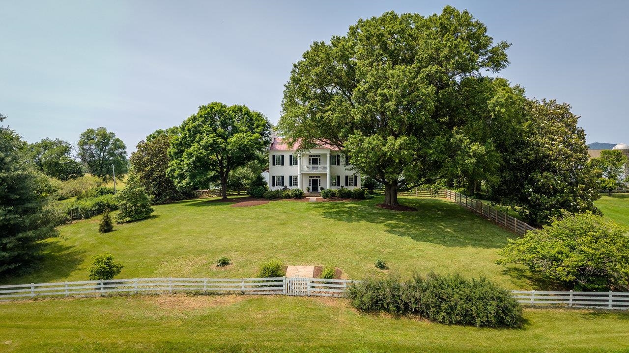 5375 LYNNWOOD RD, PORT REPUBLIC, Virginia 24471, 5 Bedrooms Bedrooms, ,3 BathroomsBathrooms,Residential,Bogota,5375 LYNNWOOD RD,665621 MLS # 665621
