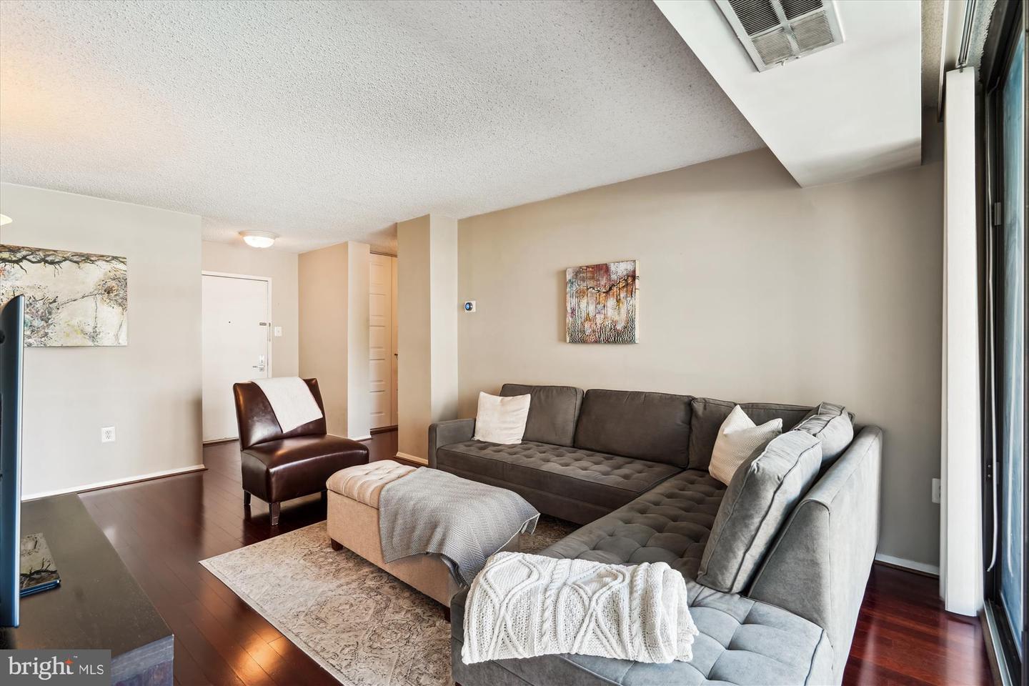 4500 S FOUR MILE RUN DR #110, ARLINGTON, Virginia 22204, 1 Bedroom Bedrooms, ,1 BathroomBathrooms,Residential,For sale,4500 S FOUR MILE RUN DR #110,VAAR2057272 MLS # VAAR2057272