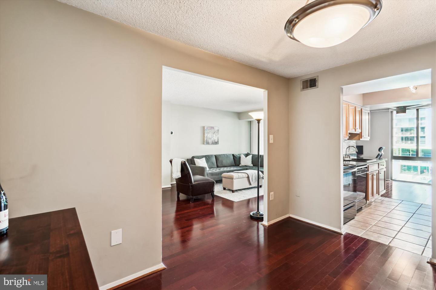 4500 S FOUR MILE RUN DR #110, ARLINGTON, Virginia 22204, 1 Bedroom Bedrooms, ,1 BathroomBathrooms,Residential,For sale,4500 S FOUR MILE RUN DR #110,VAAR2057272 MLS # VAAR2057272