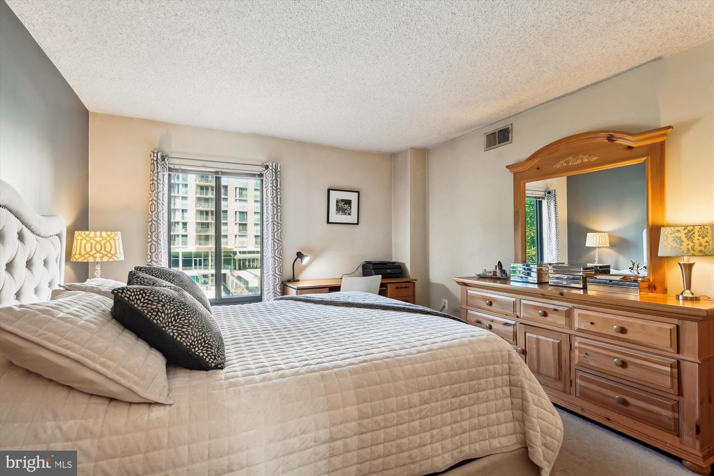 4500 S FOUR MILE RUN DR #110, ARLINGTON, Virginia 22204, 1 Bedroom Bedrooms, ,1 BathroomBathrooms,Residential,For sale,4500 S FOUR MILE RUN DR #110,VAAR2057272 MLS # VAAR2057272