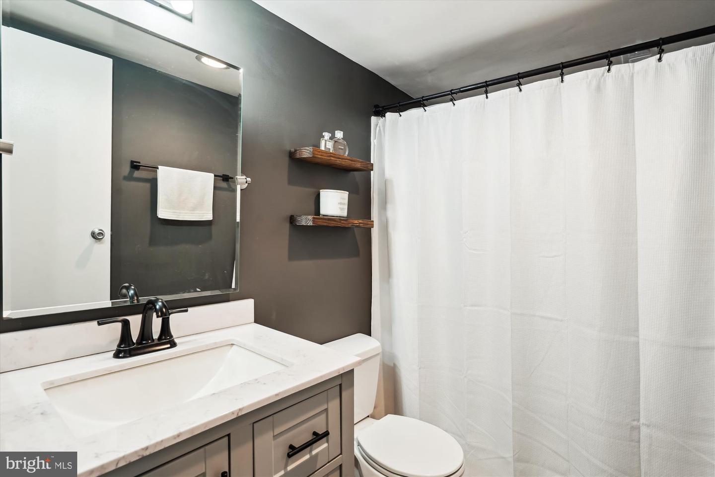 4500 S FOUR MILE RUN DR #110, ARLINGTON, Virginia 22204, 1 Bedroom Bedrooms, ,1 BathroomBathrooms,Residential,For sale,4500 S FOUR MILE RUN DR #110,VAAR2057272 MLS # VAAR2057272