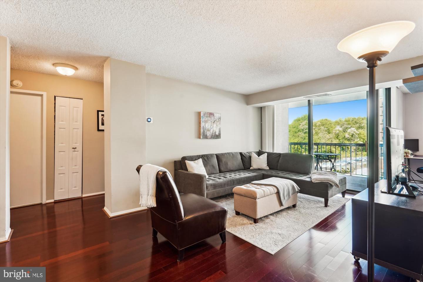 4500 S FOUR MILE RUN DR #110, ARLINGTON, Virginia 22204, 1 Bedroom Bedrooms, ,1 BathroomBathrooms,Residential,For sale,4500 S FOUR MILE RUN DR #110,VAAR2057272 MLS # VAAR2057272