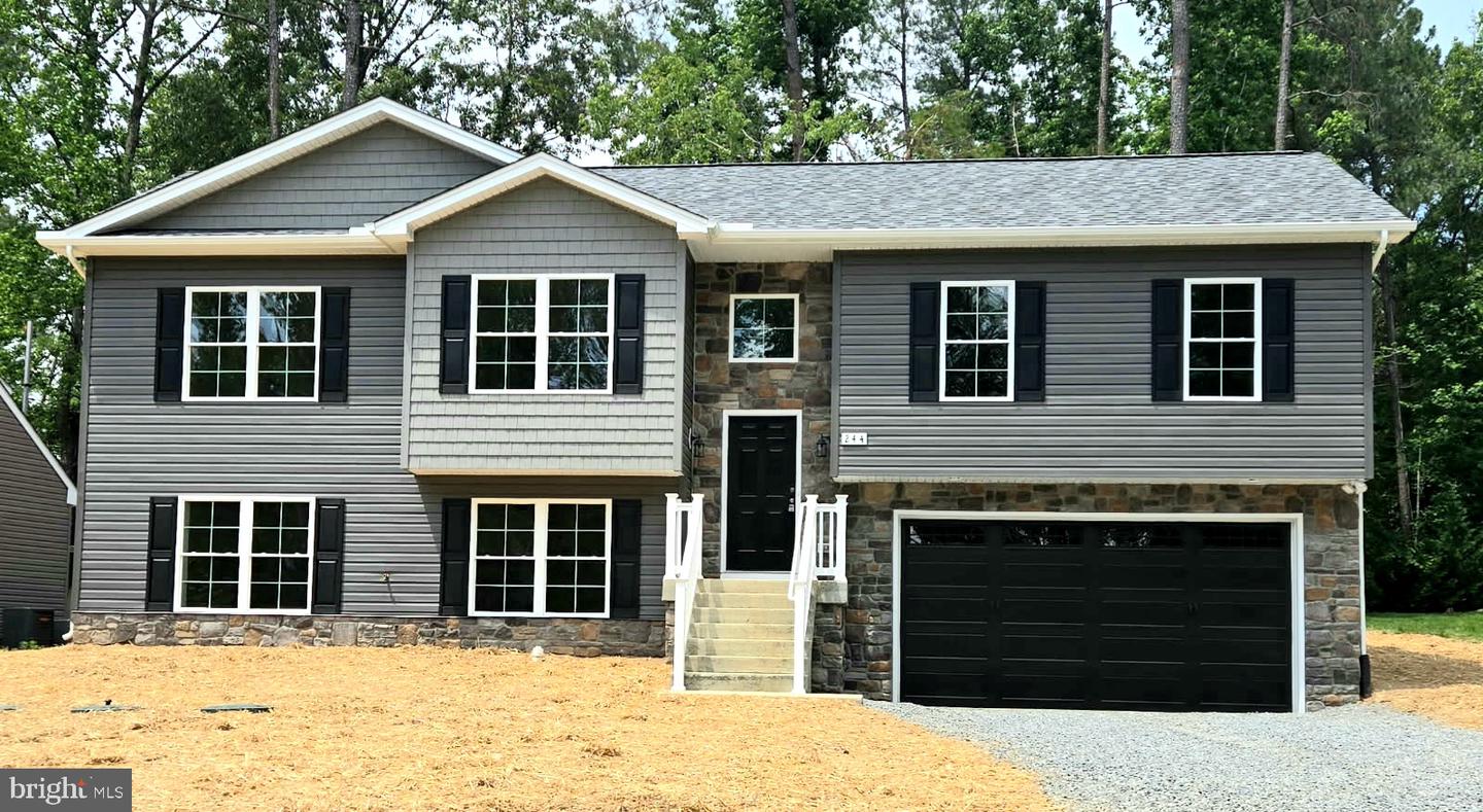 244 ADMIRAL DR, RUTHER GLEN, Virginia 22546, 4 Bedrooms Bedrooms, 8 Rooms Rooms,3 BathroomsBathrooms,Residential,For sale,244 ADMIRAL DR,VACV2008290 MLS # VACV2008290