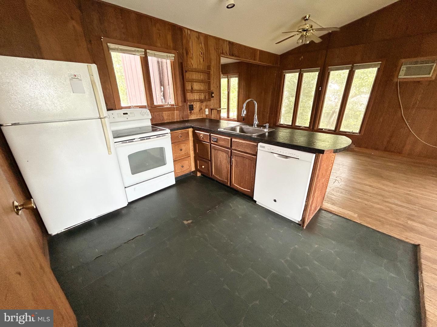 53 LEIGH CT, BASYE, Virginia 22810, 5 Bedrooms Bedrooms, ,2 BathroomsBathrooms,Residential,For sale,53 LEIGH CT,VASH2011690 MLS # VASH2011690