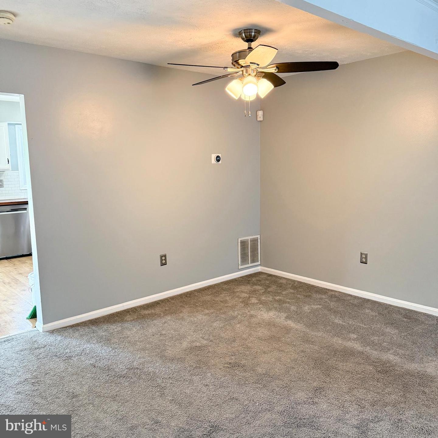8210 VERNON ST, MANASSAS, Virginia 20109, 3 Bedrooms Bedrooms, ,2 BathroomsBathrooms,Residential,For sale,8210 VERNON ST,VAPW2096790 MLS # VAPW2096790