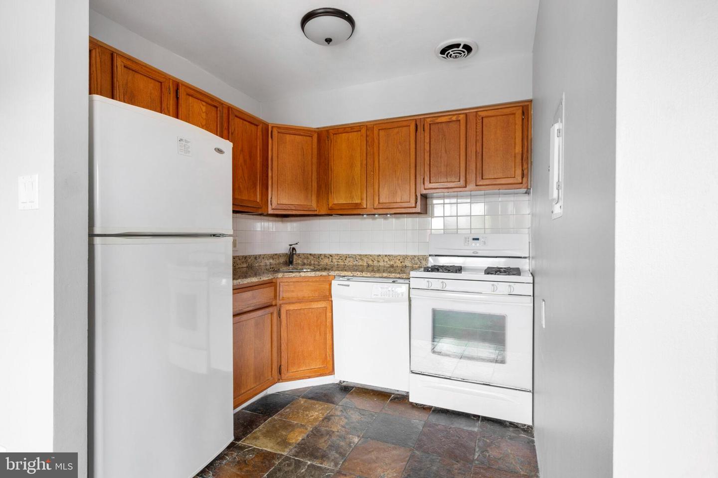1529 S GEORGE MASON DR #20, ARLINGTON, Virginia 22204, 1 Bedroom Bedrooms, ,1 BathroomBathrooms,Residential,For sale,1529 S GEORGE MASON DR #20,VAAR2059058 MLS # VAAR2059058