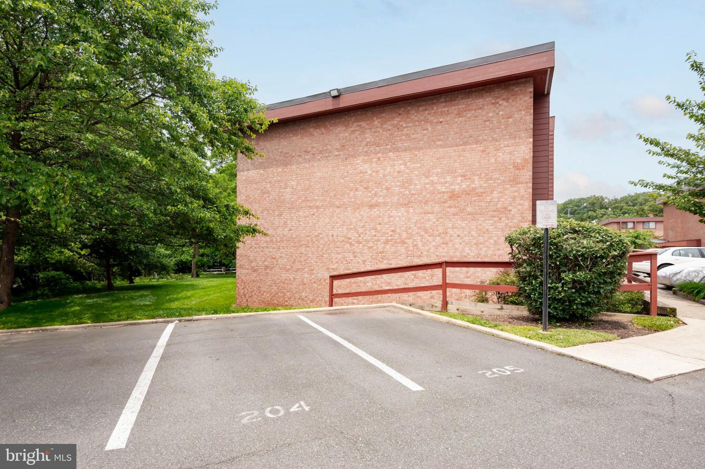 1529 S GEORGE MASON DR #20, ARLINGTON, Virginia 22204, 1 Bedroom Bedrooms, ,1 BathroomBathrooms,Residential,For sale,1529 S GEORGE MASON DR #20,VAAR2059058 MLS # VAAR2059058