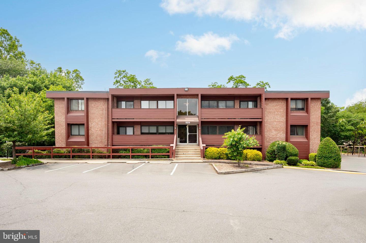 1529 S GEORGE MASON DR #20, ARLINGTON, Virginia 22204, 1 Bedroom Bedrooms, ,1 BathroomBathrooms,Residential,For sale,1529 S GEORGE MASON DR #20,VAAR2059058 MLS # VAAR2059058