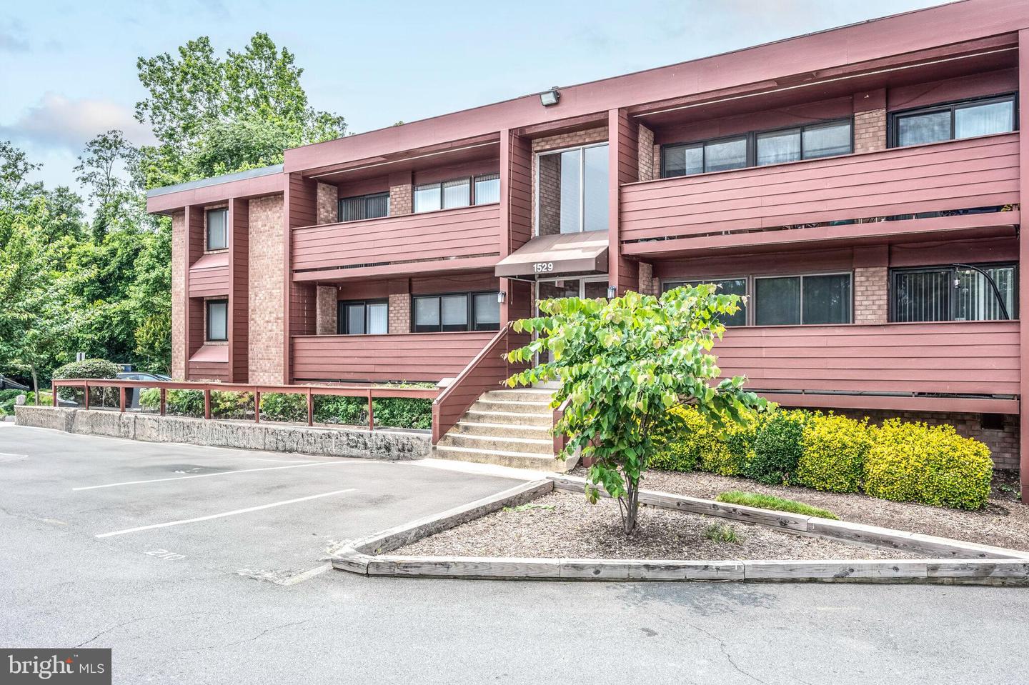 1529 S GEORGE MASON DR #20, ARLINGTON, Virginia 22204, 1 Bedroom Bedrooms, ,1 BathroomBathrooms,Residential,For sale,1529 S GEORGE MASON DR #20,VAAR2059058 MLS # VAAR2059058