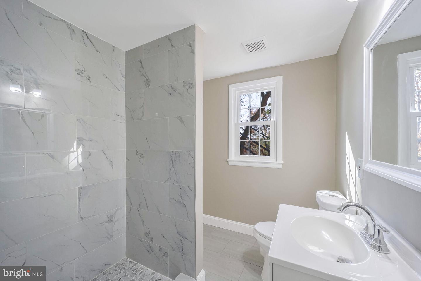 3009 S HILL ST, ARLINGTON, Virginia 22202, 5 Bedrooms Bedrooms, ,2 BathroomsBathrooms,Residential,For sale,3009 S HILL ST,VAAR2059066 MLS # VAAR2059066