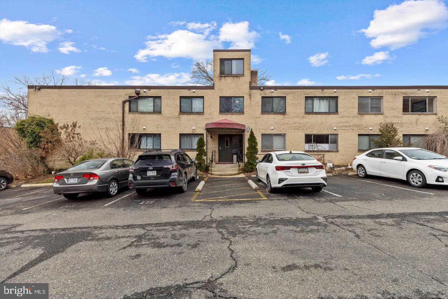 4555 MACARTHUR BLVD NW #G5, WASHINGTON, District Of Columbia 20007, 1 Bedroom Bedrooms, ,1 BathroomBathrooms,Residential,For sale,4555 MACARTHUR BLVD NW #G5,DCDC2205274 MLS # DCDC2205274