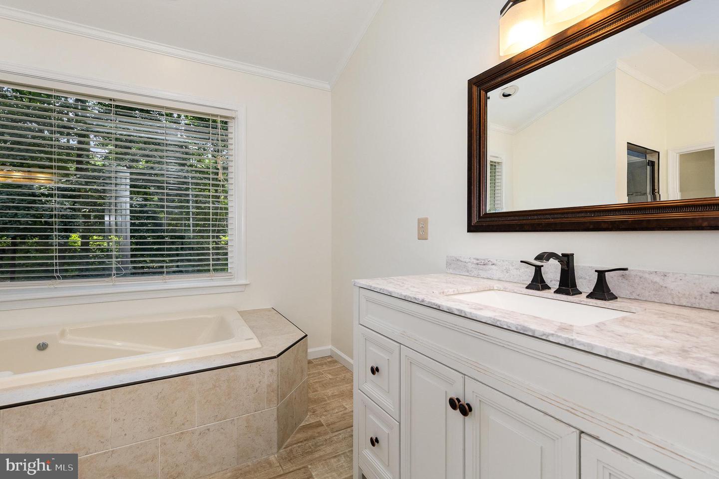 5811 WINDSOR RETREAT, WARRENTON, Virginia 20187, 4 Bedrooms Bedrooms, ,2 BathroomsBathrooms,Residential,For sale,5811 WINDSOR RETREAT,VAFQ2015172 MLS # VAFQ2015172