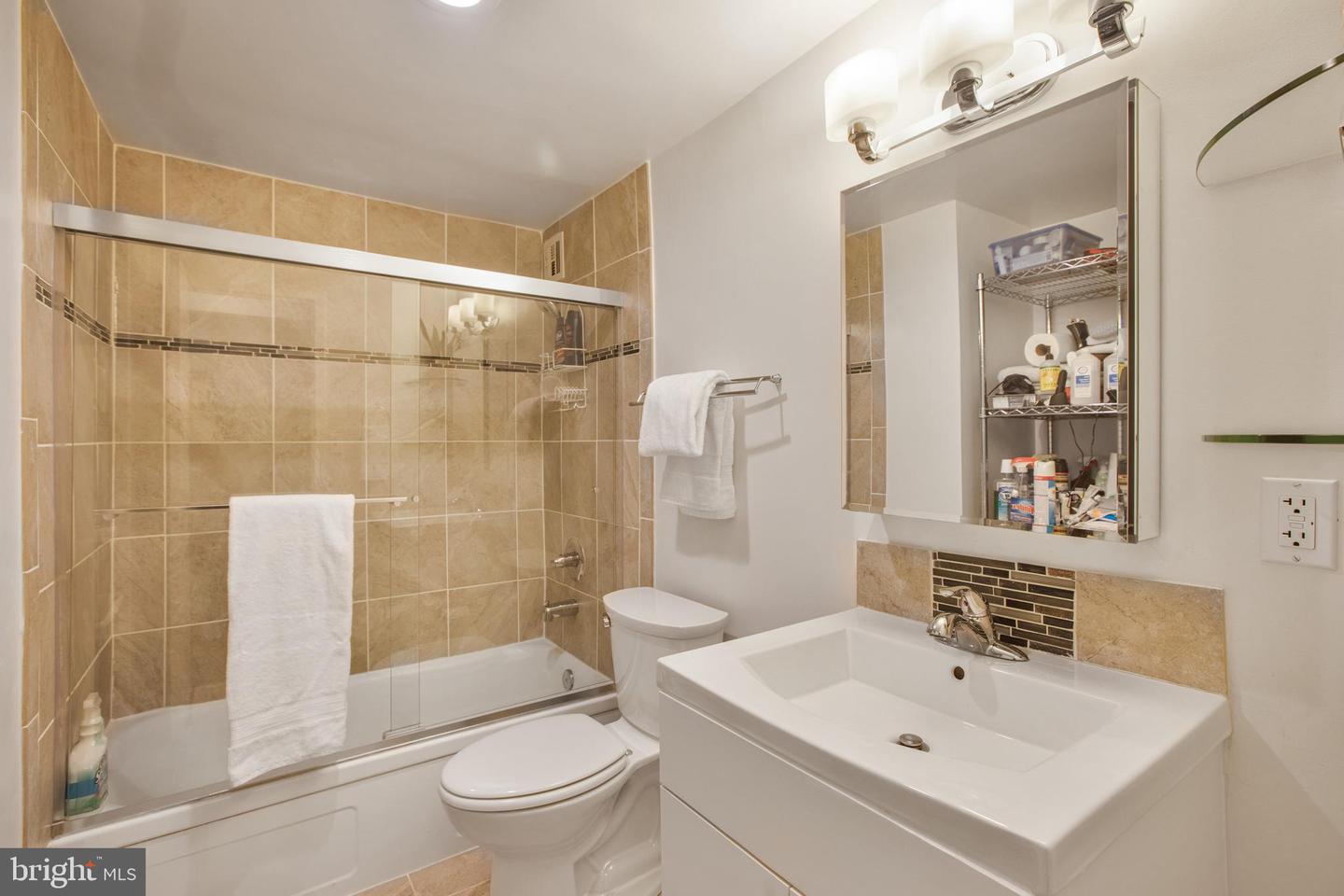 1101 3RD ST SW #104, WASHINGTON, District Of Columbia 20024, 2 Bedrooms Bedrooms, ,1 BathroomBathrooms,Residential,For sale,1101 3RD ST SW #104,DCDC2191518 MLS # DCDC2191518