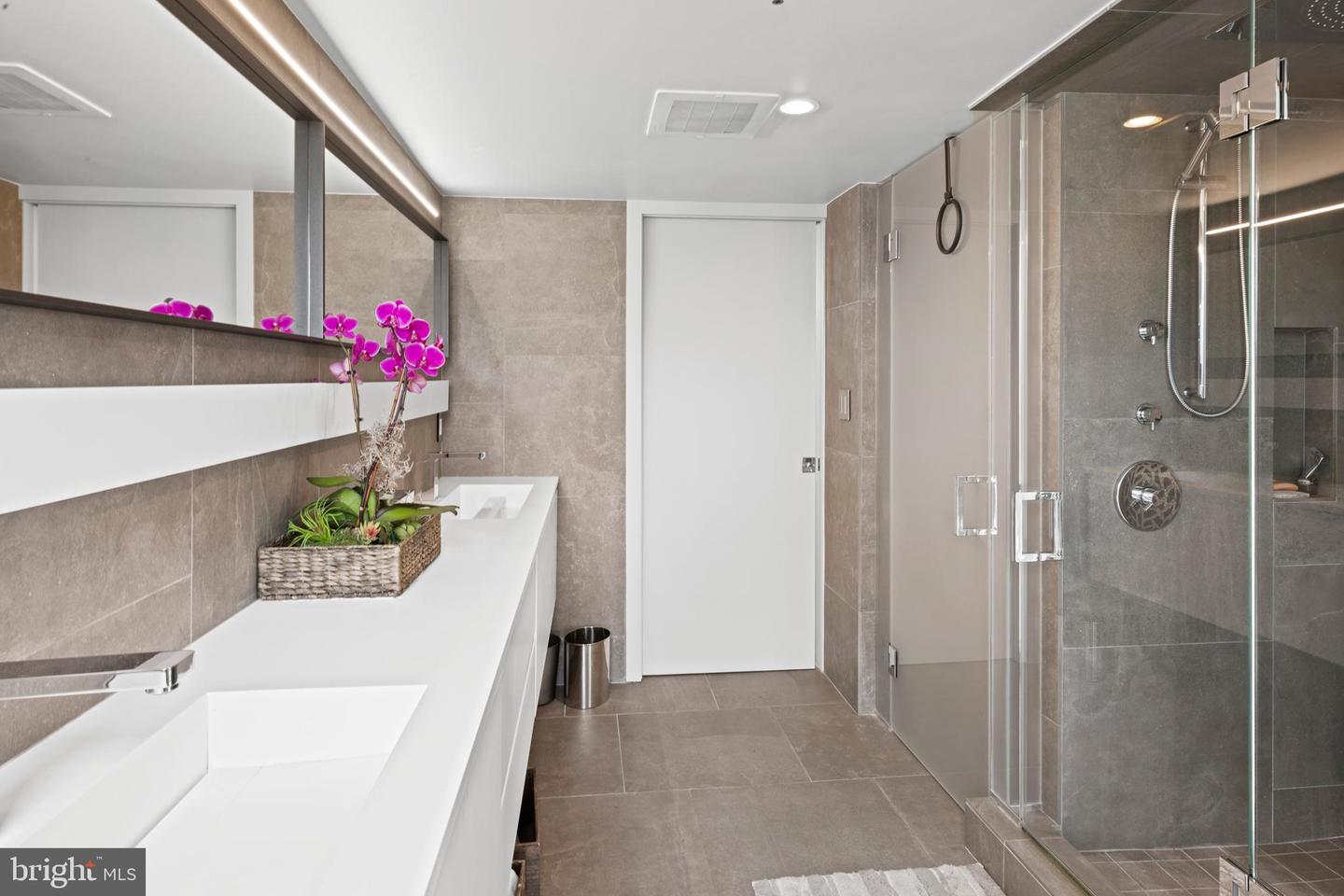1515 15TH ST NW #422, WASHINGTON, District Of Columbia 20005, 2 Bedrooms Bedrooms, ,3 BathroomsBathrooms,Residential,For sale,1515 15TH ST NW #422,DCDC2194924 MLS # DCDC2194924