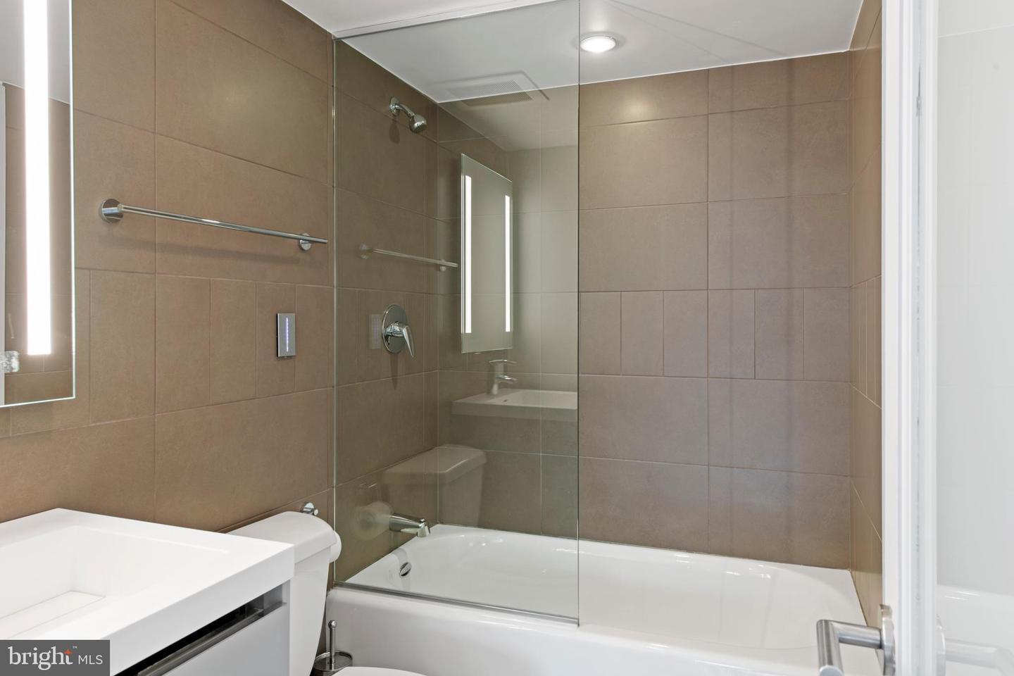 1515 15TH ST NW #422, WASHINGTON, District Of Columbia 20005, 2 Bedrooms Bedrooms, ,3 BathroomsBathrooms,Residential,For sale,1515 15TH ST NW #422,DCDC2194924 MLS # DCDC2194924
