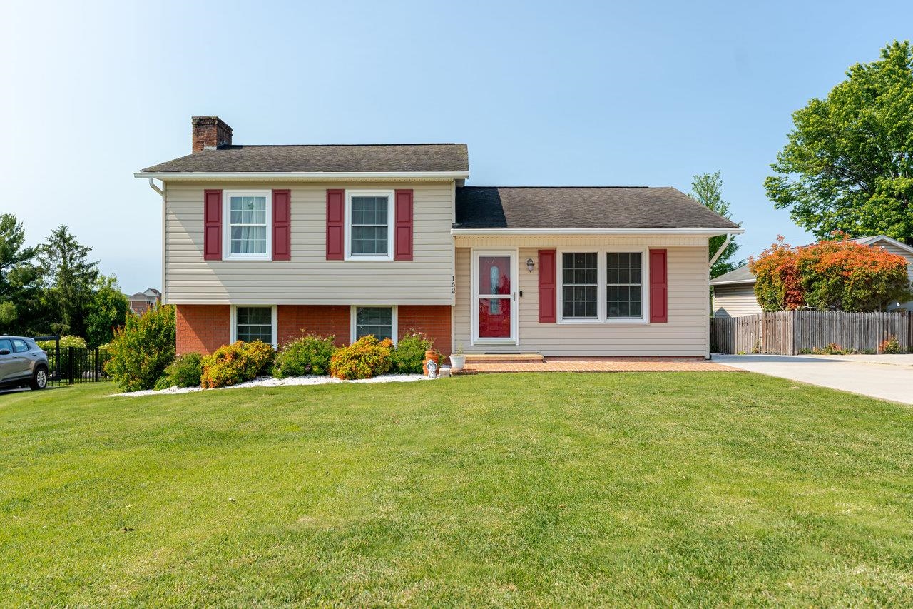 162 MORNINGSIDE DR, BROADWAY, Virginia 22815, 3 Bedrooms Bedrooms, ,1 BathroomBathrooms,Residential,162 MORNINGSIDE DR,665644 MLS # 665644