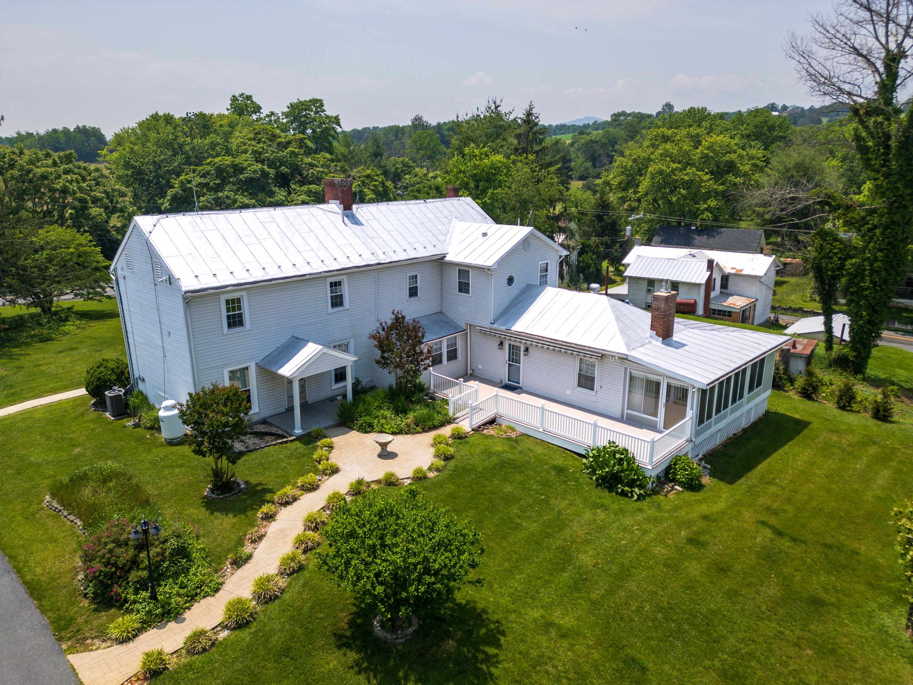 887 NATURAL CHIMNEYS RD, MOUNT SOLON, Virginia 22843, 4 Bedrooms Bedrooms, ,3 BathroomsBathrooms,Residential,887 NATURAL CHIMNEYS RD,665647 MLS # 665647