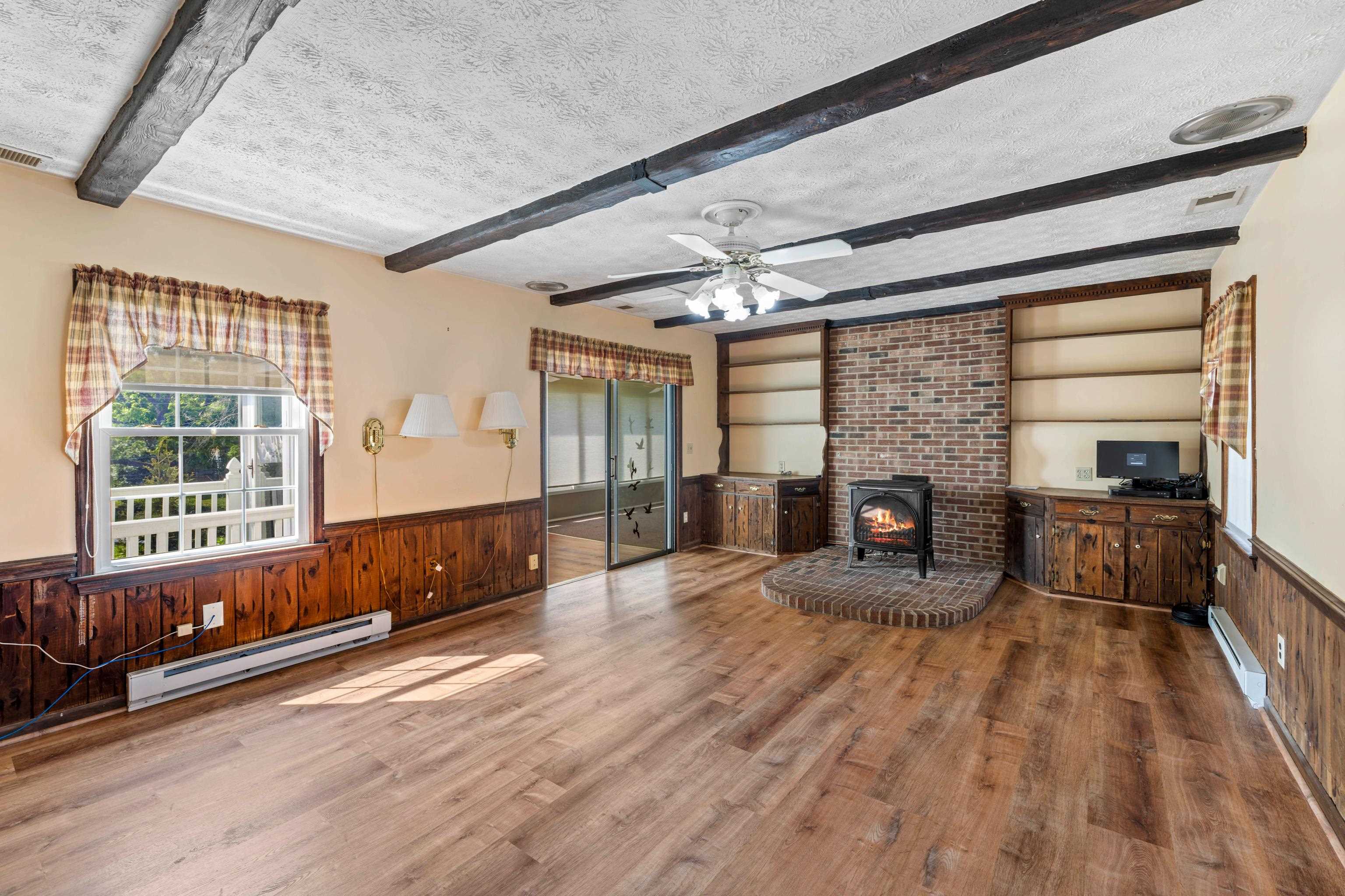887 NATURAL CHIMNEYS RD, MOUNT SOLON, Virginia 22843, 4 Bedrooms Bedrooms, ,3 BathroomsBathrooms,Residential,887 NATURAL CHIMNEYS RD,665647 MLS # 665647
