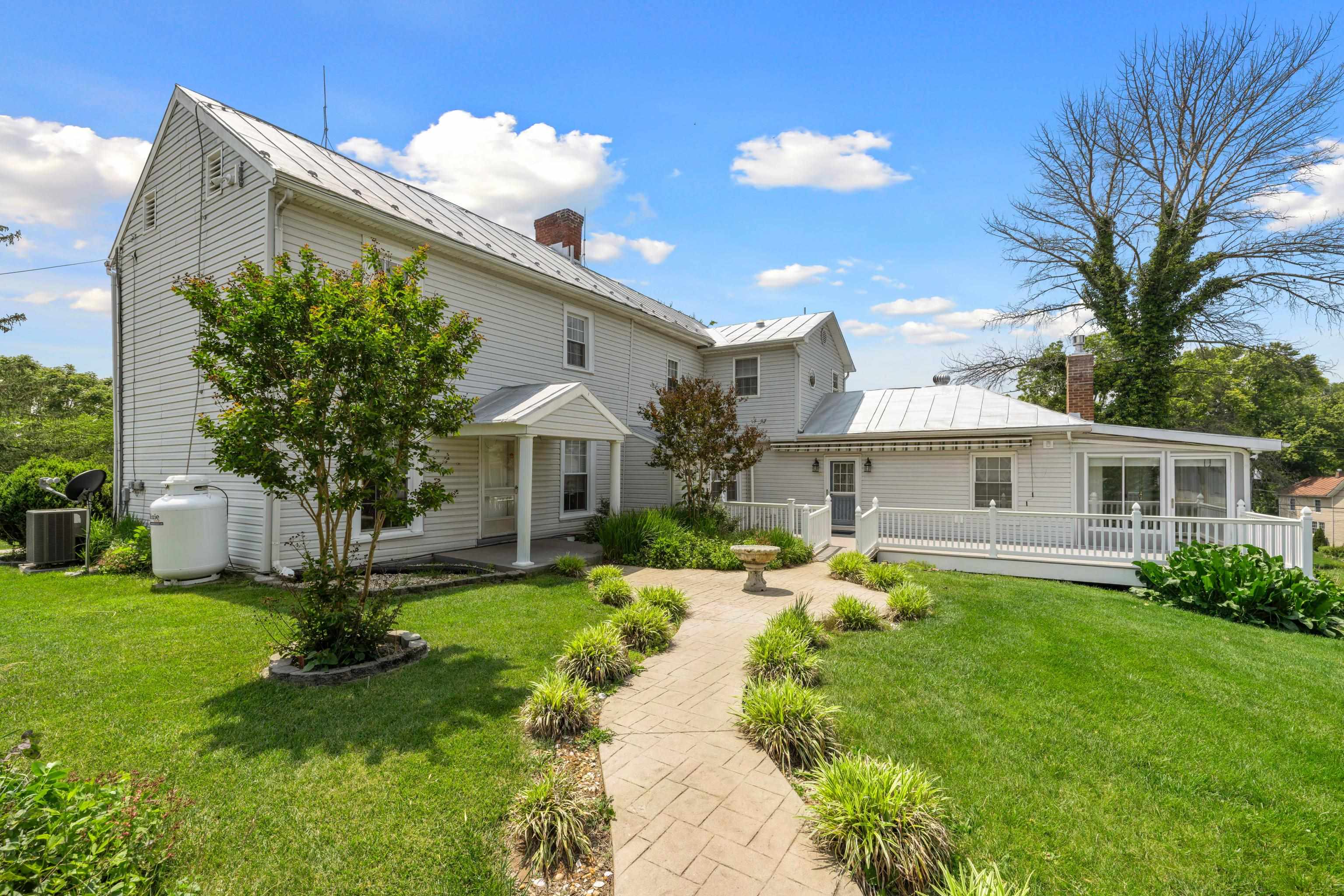 887 NATURAL CHIMNEYS RD, MOUNT SOLON, Virginia 22843, 4 Bedrooms Bedrooms, ,3 BathroomsBathrooms,Residential,887 NATURAL CHIMNEYS RD,665647 MLS # 665647
