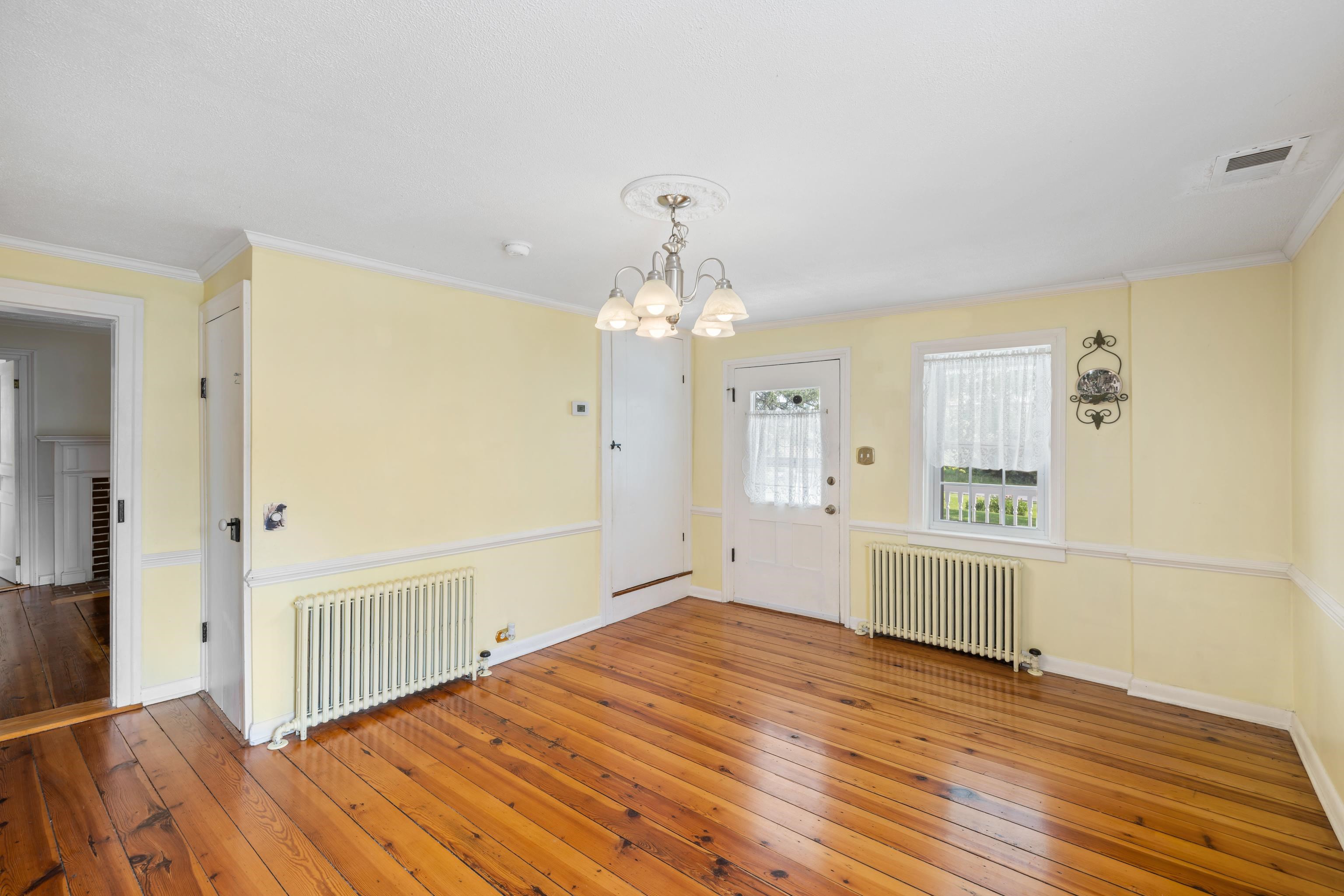 887 NATURAL CHIMNEYS RD, MOUNT SOLON, Virginia 22843, 4 Bedrooms Bedrooms, ,3 BathroomsBathrooms,Residential,887 NATURAL CHIMNEYS RD,665647 MLS # 665647