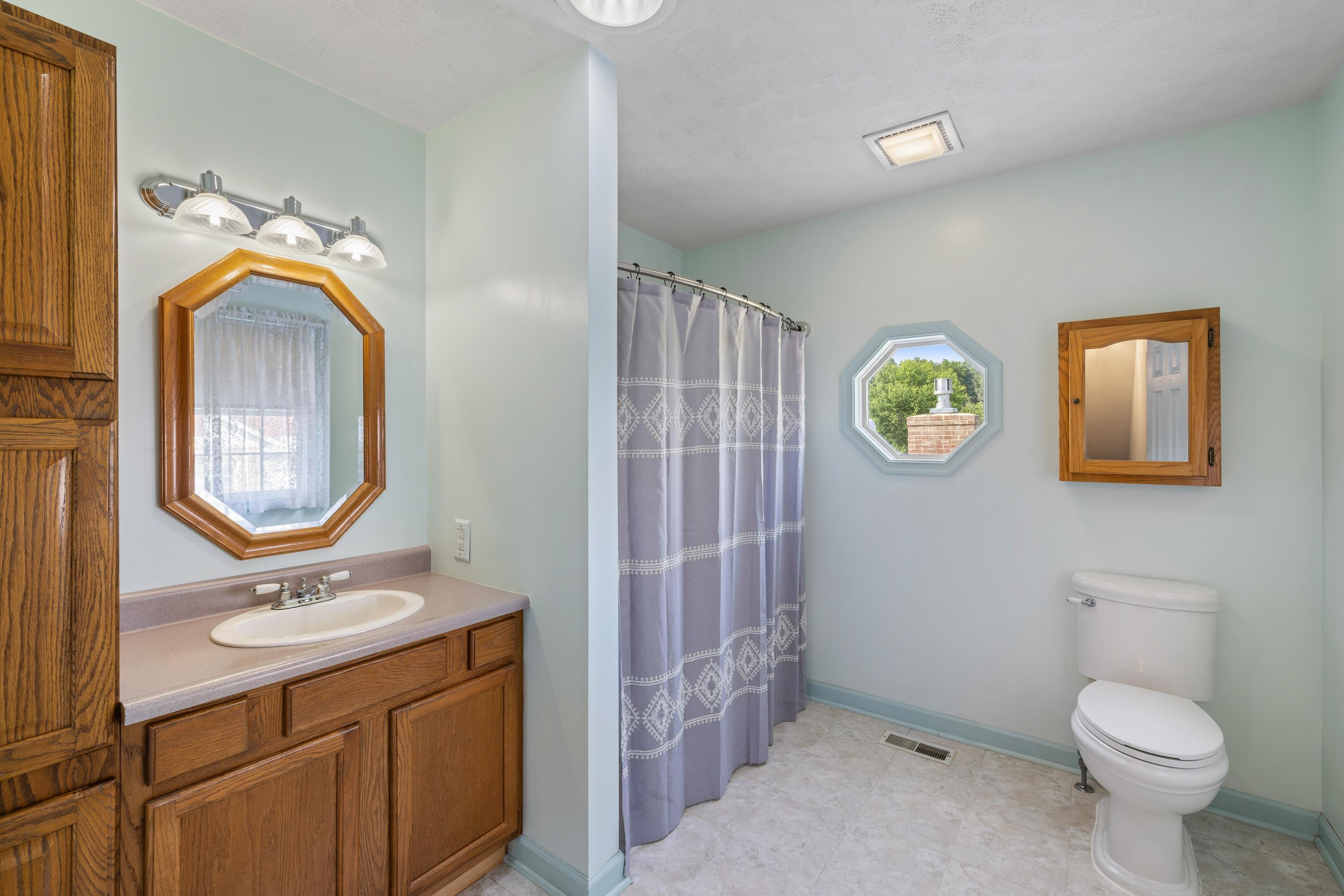 887 NATURAL CHIMNEYS RD, MOUNT SOLON, Virginia 22843, 4 Bedrooms Bedrooms, ,3 BathroomsBathrooms,Residential,887 NATURAL CHIMNEYS RD,665647 MLS # 665647