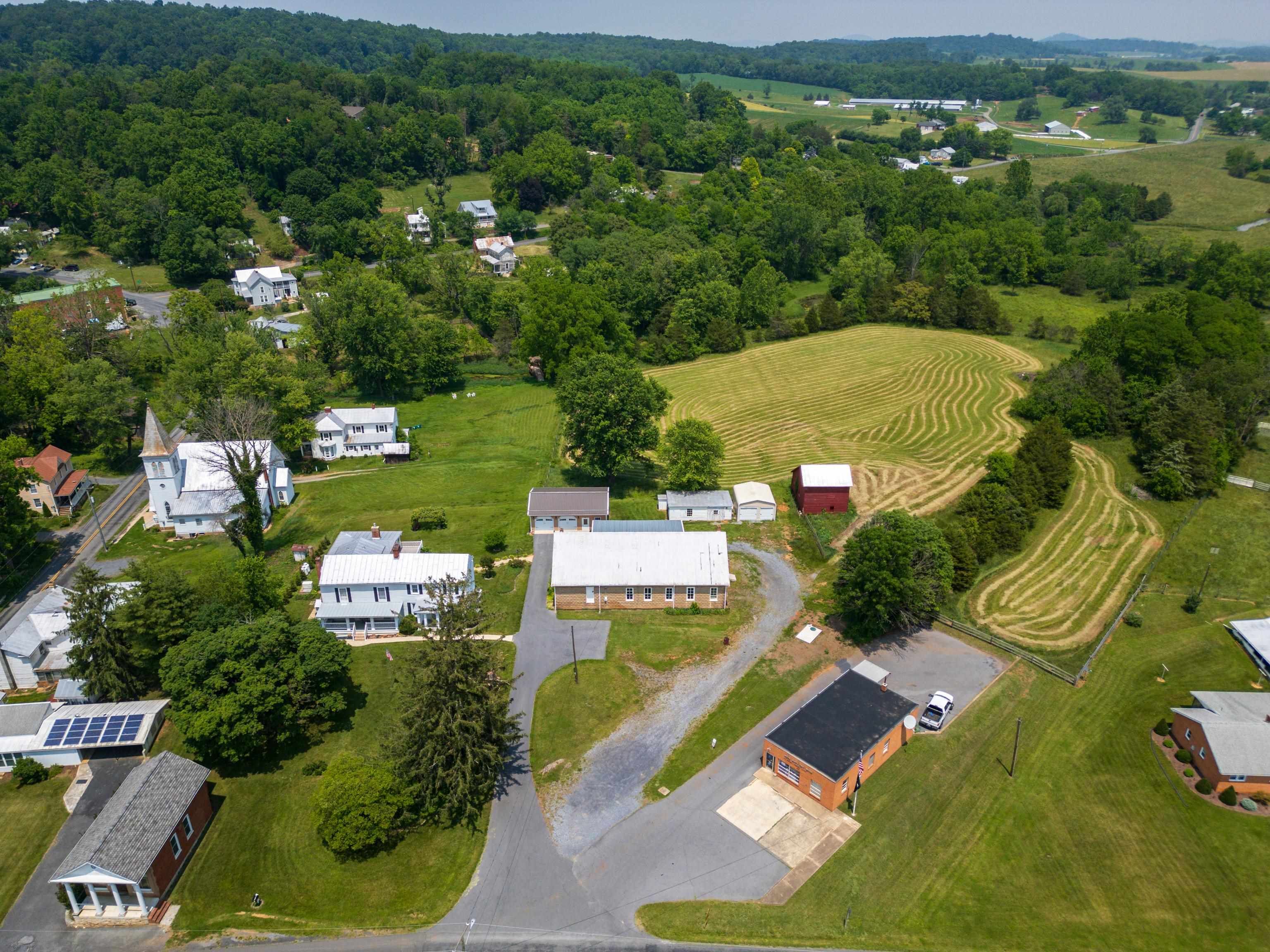 887 NATURAL CHIMNEYS RD, MOUNT SOLON, Virginia 22843, 4 Bedrooms Bedrooms, ,3 BathroomsBathrooms,Residential,887 NATURAL CHIMNEYS RD,665647 MLS # 665647
