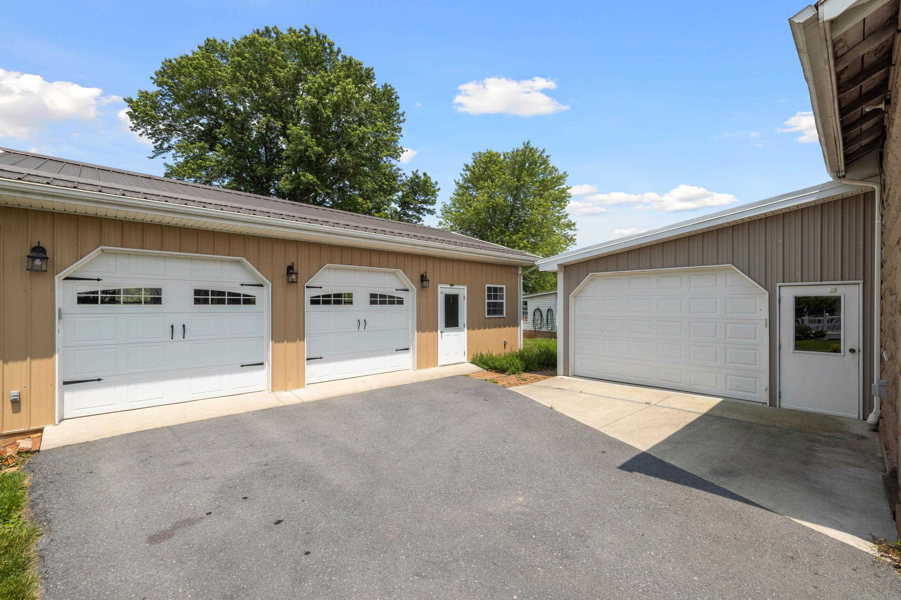 887 NATURAL CHIMNEYS RD, MOUNT SOLON, Virginia 22843, 4 Bedrooms Bedrooms, ,3 BathroomsBathrooms,Residential,887 NATURAL CHIMNEYS RD,665647 MLS # 665647