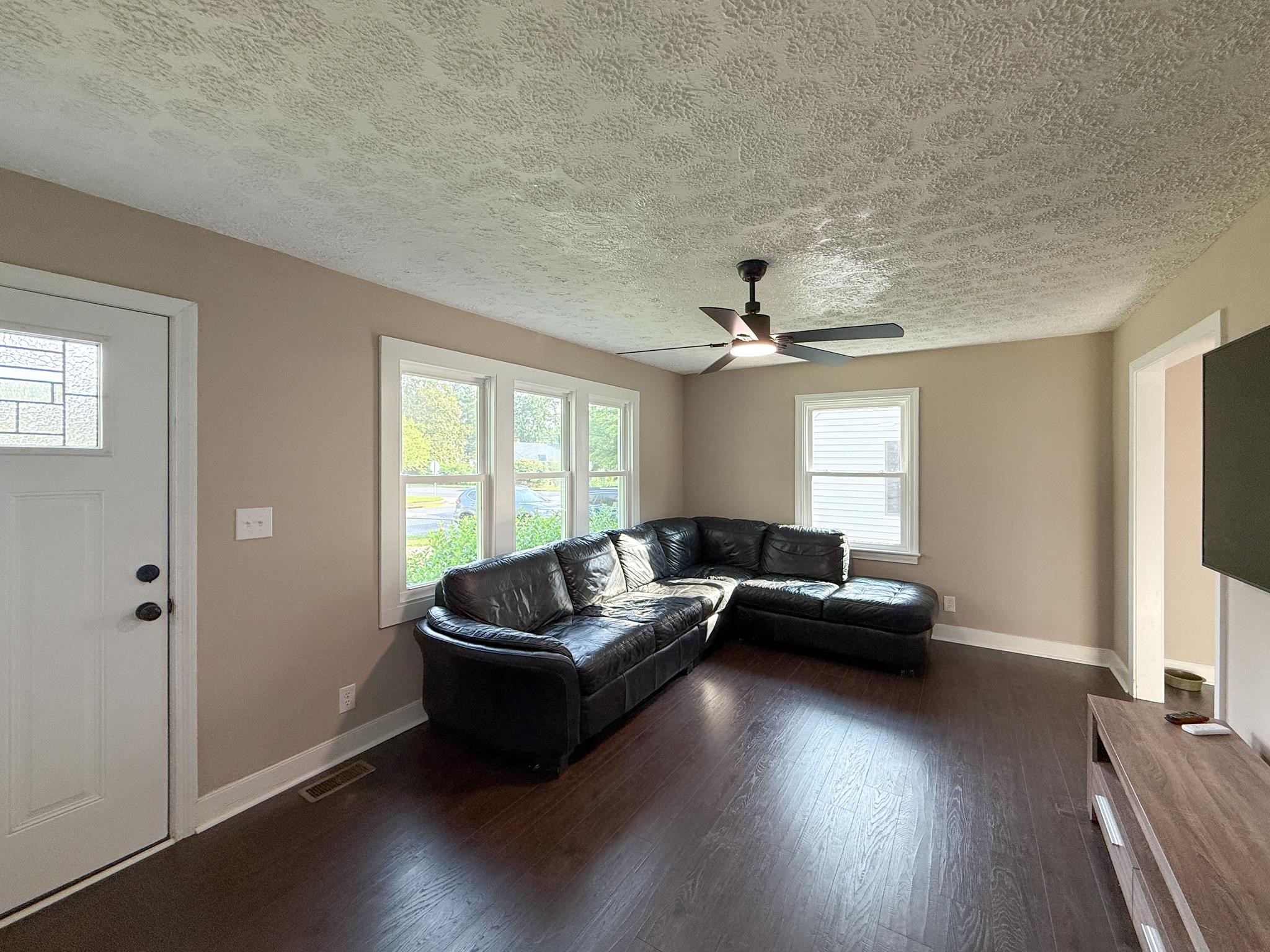 405 LOUDOUN AVE, WAYNESBORO, Virginia 22980, 3 Bedrooms Bedrooms, ,1 BathroomBathrooms,Residential,405 LOUDOUN AVE,665654 MLS # 665654