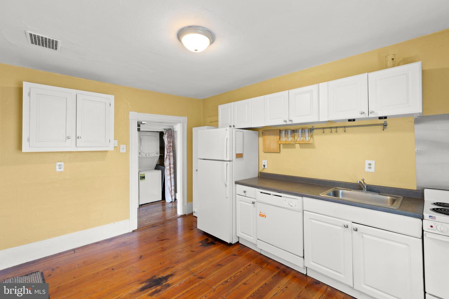 201 CAPON ST, STRASBURG, Virginia 22657, 4 Bedrooms Bedrooms, 10 Rooms Rooms,2 BathroomsBathrooms,Residential,For sale,201 CAPON ST,VASH2011322 MLS # VASH2011322