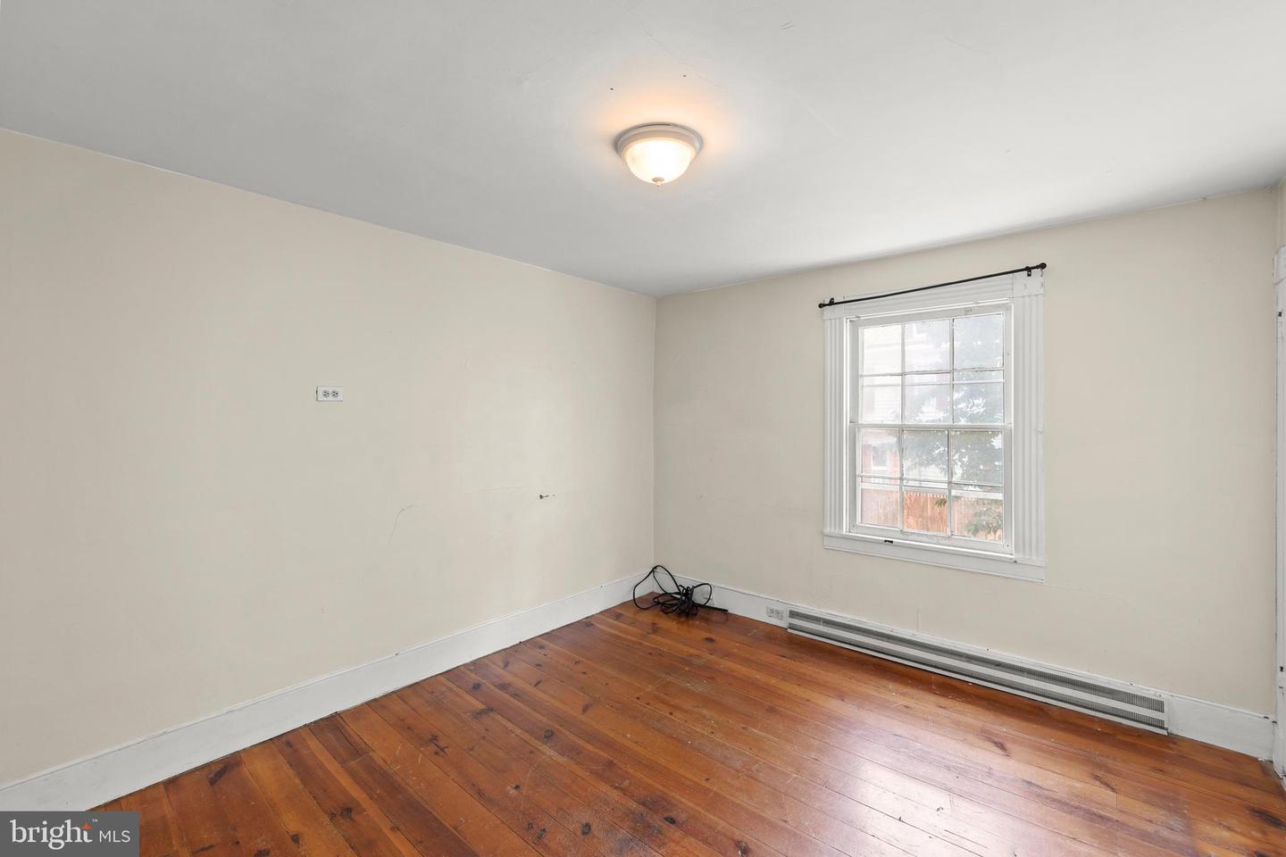 201 CAPON ST, STRASBURG, Virginia 22657, 4 Bedrooms Bedrooms, 10 Rooms Rooms,2 BathroomsBathrooms,Residential,For sale,201 CAPON ST,VASH2011322 MLS # VASH2011322