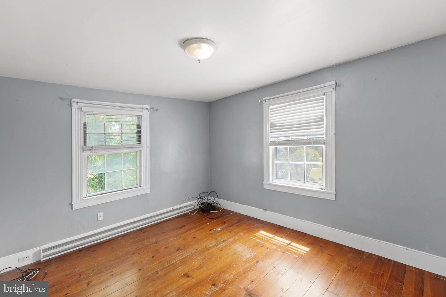 201 CAPON ST, STRASBURG, Virginia 22657, 4 Bedrooms Bedrooms, 10 Rooms Rooms,2 BathroomsBathrooms,Residential,For sale,201 CAPON ST,VASH2011322 MLS # VASH2011322