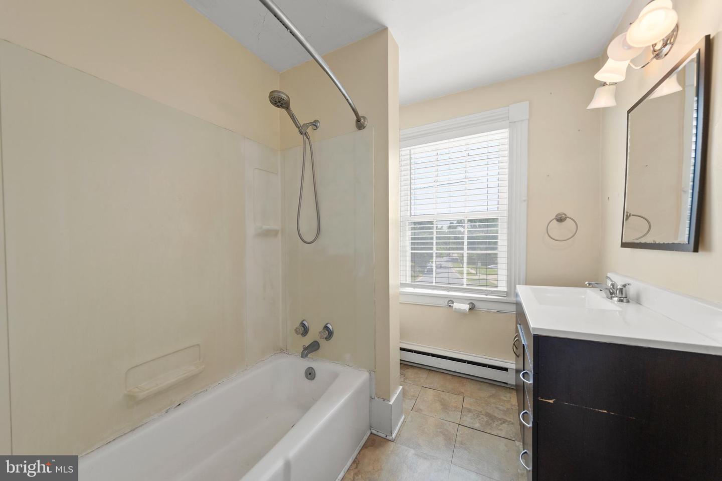 201 CAPON ST, STRASBURG, Virginia 22657, 4 Bedrooms Bedrooms, 10 Rooms Rooms,2 BathroomsBathrooms,Residential,For sale,201 CAPON ST,VASH2011322 MLS # VASH2011322