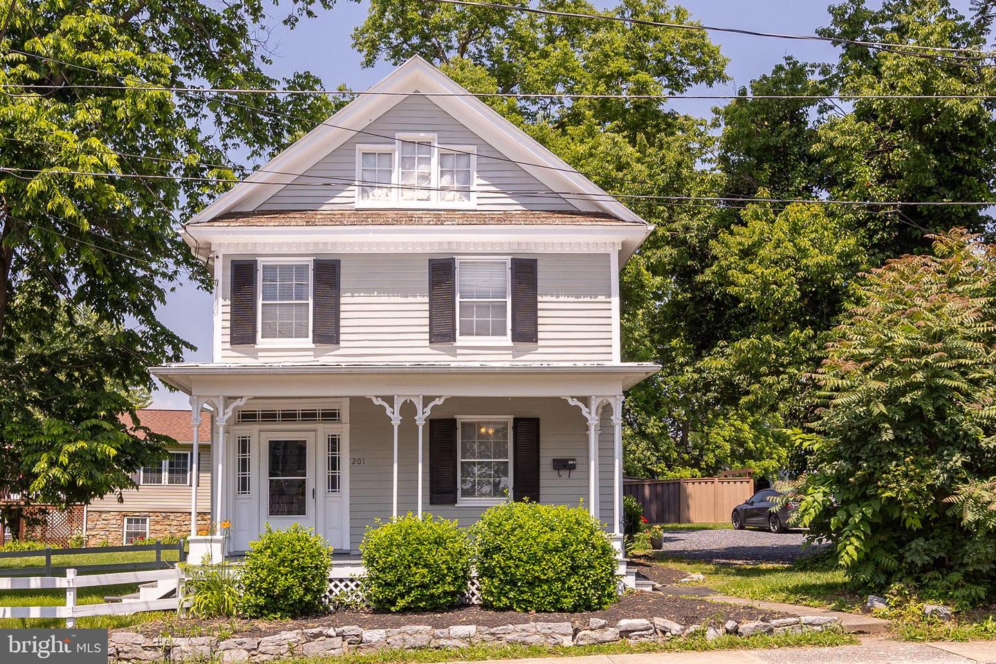 201 CAPON ST, STRASBURG, Virginia 22657, 4 Bedrooms Bedrooms, 10 Rooms Rooms,2 BathroomsBathrooms,Residential,For sale,201 CAPON ST,VASH2011322 MLS # VASH2011322