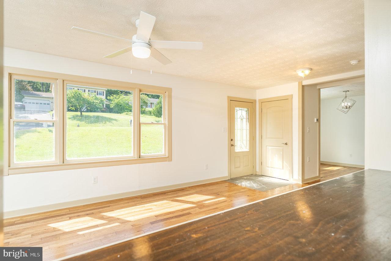 192 JACKSON AVE, NEW MARKET, Virginia 22844, 4 Bedrooms Bedrooms, ,2 BathroomsBathrooms,Residential,For sale,192 JACKSON AVE,VASH2011336 MLS # VASH2011336