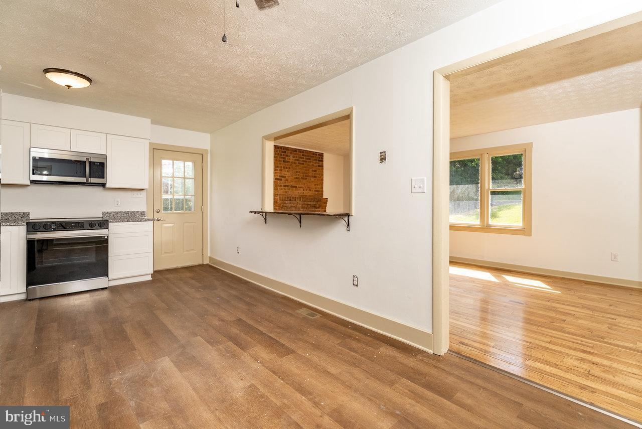 192 JACKSON AVE, NEW MARKET, Virginia 22844, 4 Bedrooms Bedrooms, ,2 BathroomsBathrooms,Residential,For sale,192 JACKSON AVE,VASH2011336 MLS # VASH2011336