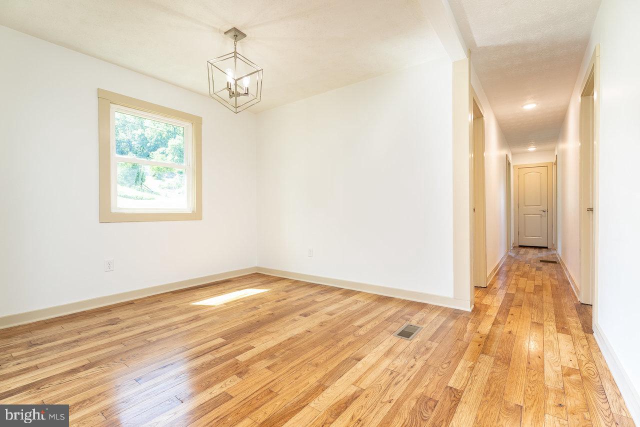 192 JACKSON AVE, NEW MARKET, Virginia 22844, 4 Bedrooms Bedrooms, ,2 BathroomsBathrooms,Residential,For sale,192 JACKSON AVE,VASH2011336 MLS # VASH2011336
