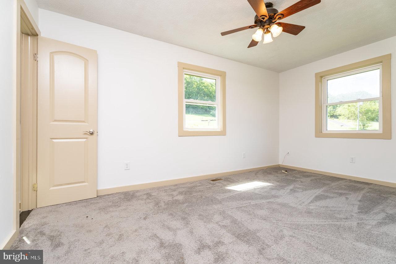 192 JACKSON AVE, NEW MARKET, Virginia 22844, 4 Bedrooms Bedrooms, ,2 BathroomsBathrooms,Residential,For sale,192 JACKSON AVE,VASH2011336 MLS # VASH2011336